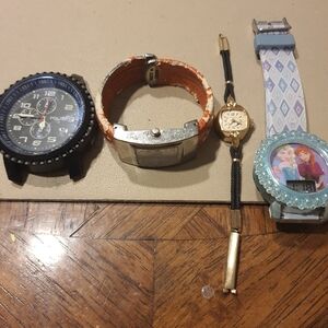 10/$20 Lot Of 4 Men & Women's Watcbes As-is For Parts Or Repair